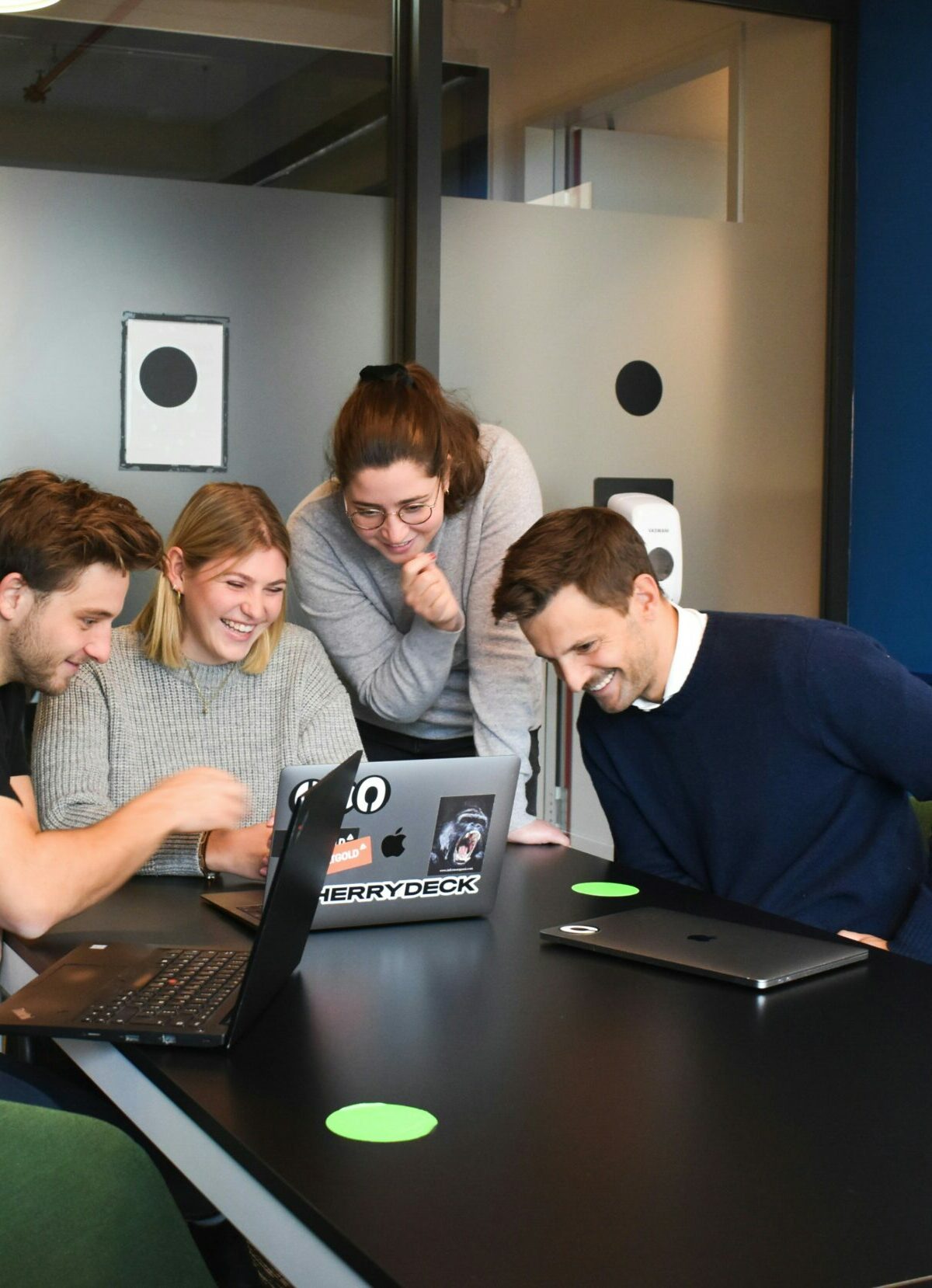 4 personne en réunion